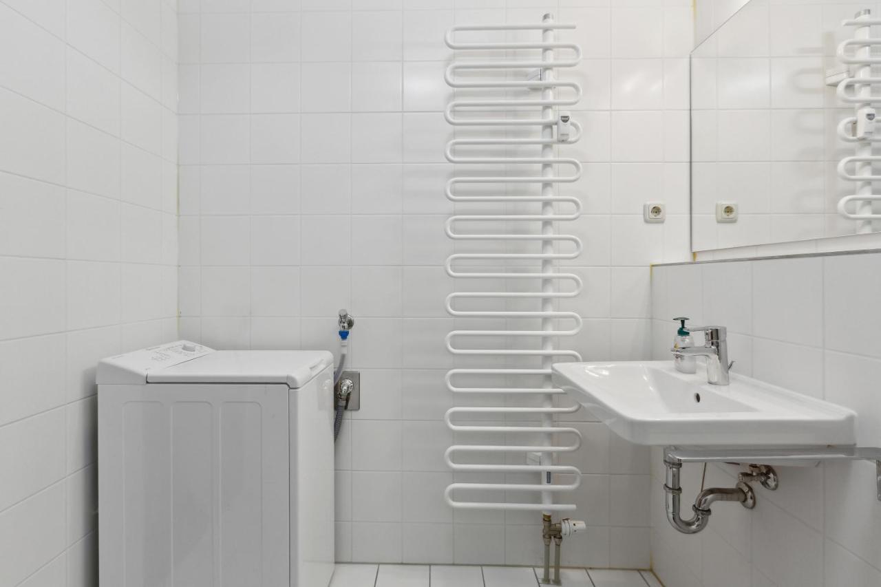 Eindrucksvolle Zwei-Zimmer-Wohnung Mit Balkon Und Grosser Kueche Leipzig Luaran gambar